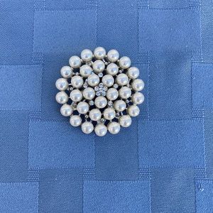 Vintage costume jewelry pearl brooch